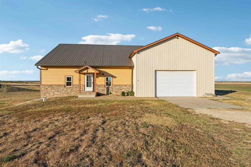25909 S Rayl Rd, Mount Hope, KS 67108