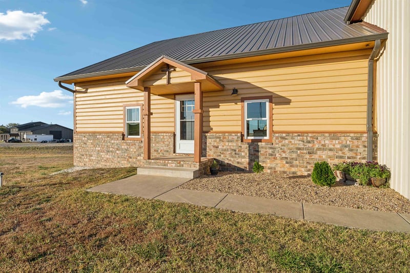 25909 S Rayl Rd, Mount Hope, KS 67108