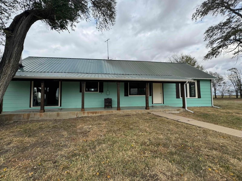 17493 102nd Rd, Burden, KS 67019