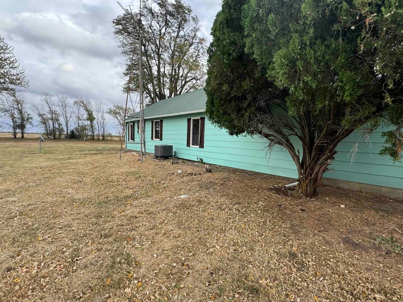 17493 102nd Rd, Burden, KS 67019