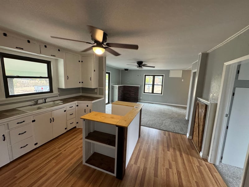 17493 102nd Rd, Burden, KS 67019