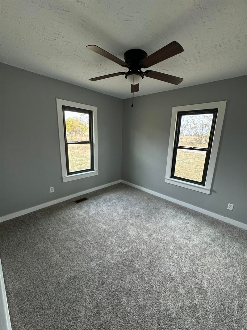 17493 102nd Rd, Burden, KS 67019