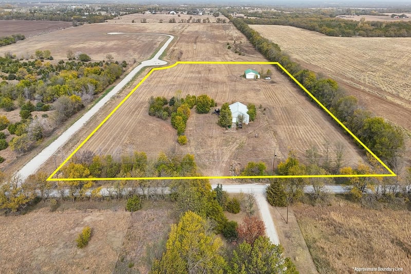 13510 220th St, Douglass, KS 67039