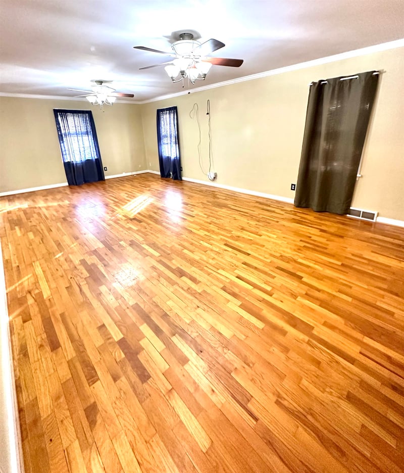 209 W First Ave, Medicine Lodge, KS 67104
