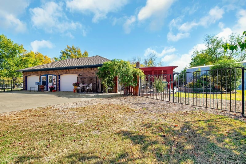 401 S Fairhaven Rd, Wichita, KS 67209