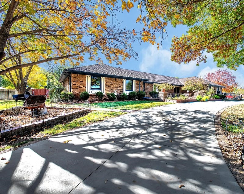 401 S Fairhaven Rd, Wichita, KS 67209