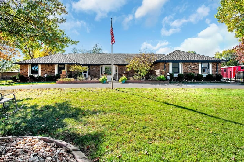 401 S Fairhaven Rd, Wichita, KS 67209