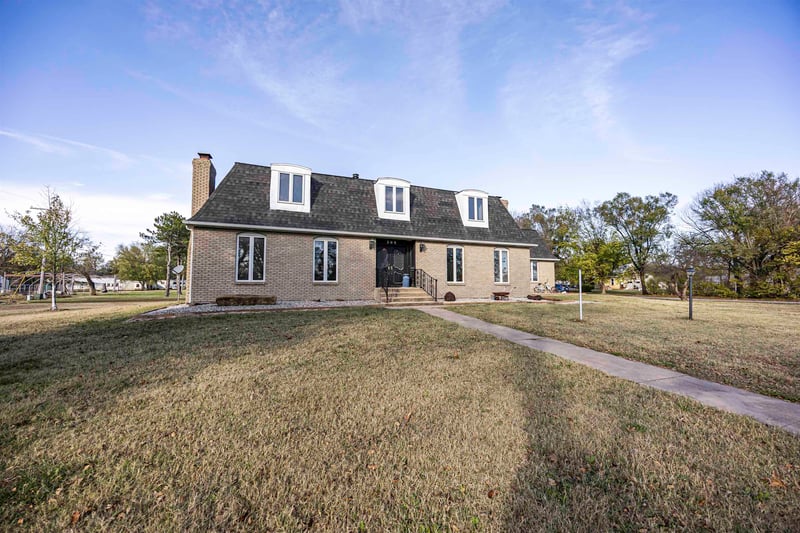 308 W Elk St, Howard, KS 67349