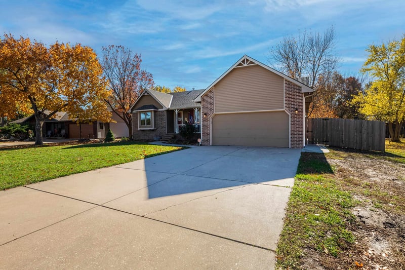 905 E 2nd St, Douglass, KS 67039
