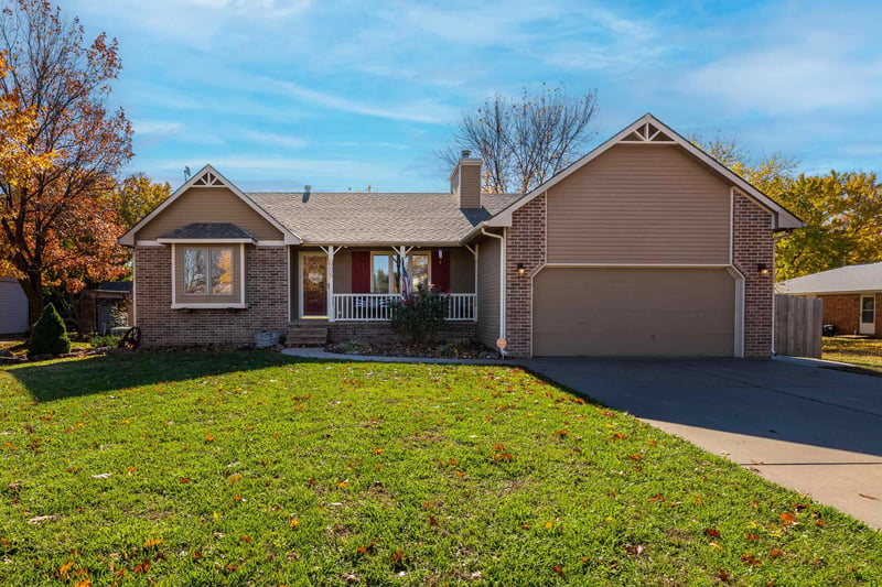 905 E 2nd St, Douglass, KS 67039