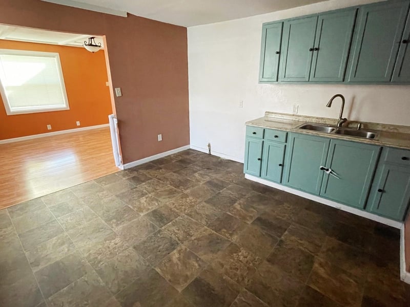 3876 E Roseberry St, Wichita, KS 67210