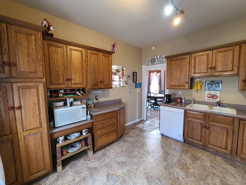 321 N Lincoln St, Marquette, KS 67464