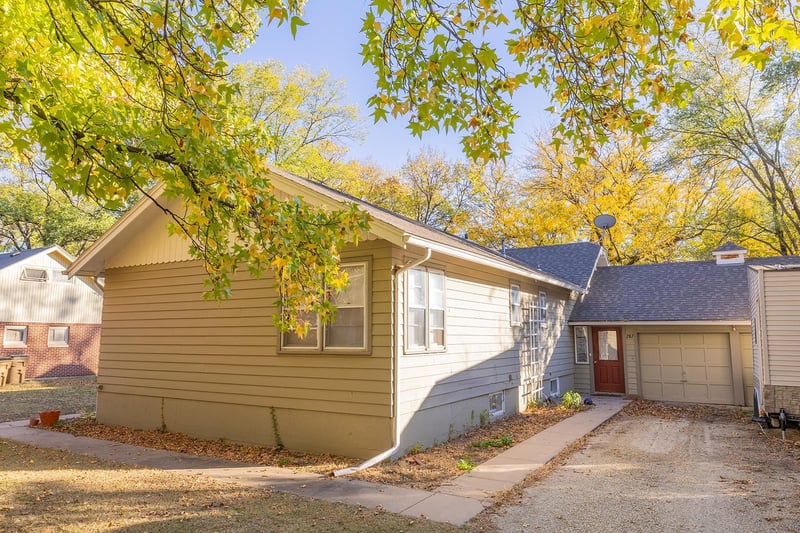 207 E 25th, North Newton, KS 67117