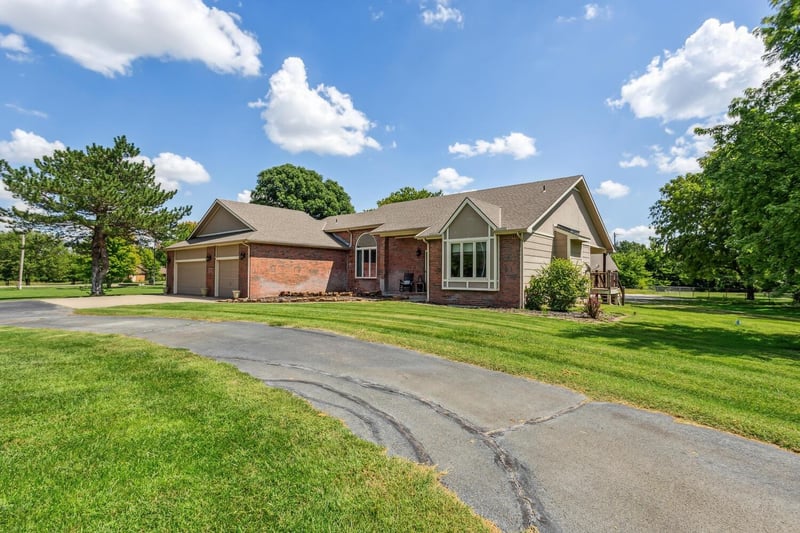 2520 N Cedar Crest Dr, Wichita, KS 67223