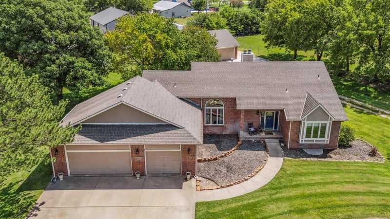 2520 N Cedar Crest Dr, Wichita, KS 67223
