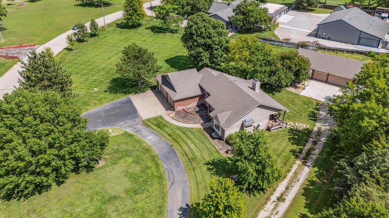 2520 N Cedar Crest Dr, Wichita, KS 67223
