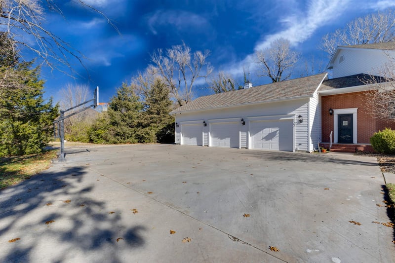 3308 Witmarsum Dr, North Newton, KS 67117