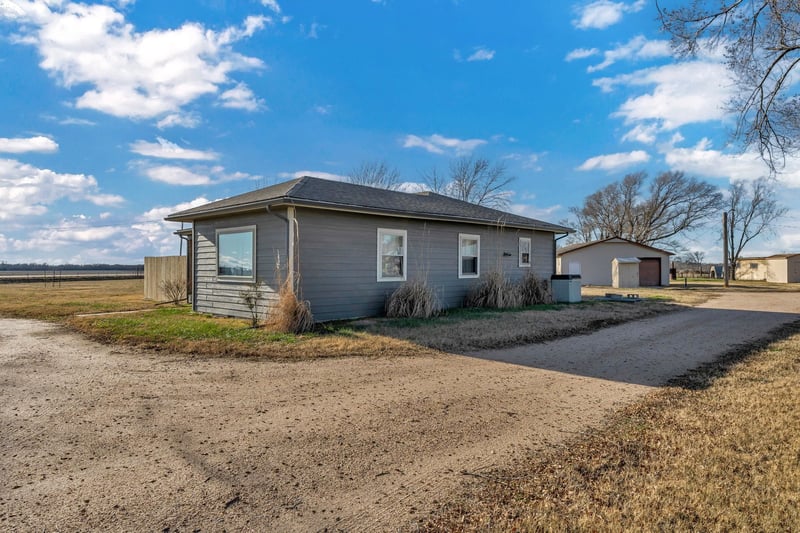 10333 S Meridian St, Peck, KS 67120