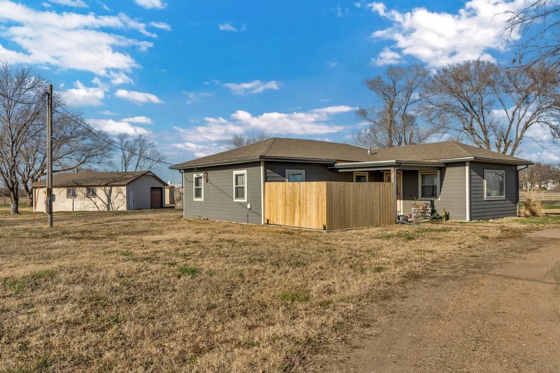 10333 S Meridian St, Peck, KS 67120