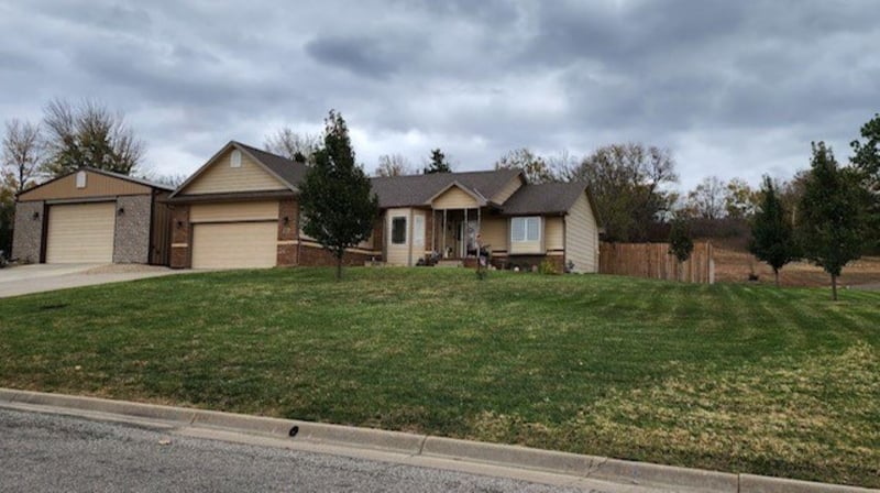 1038 Country Club, Eureka, KS 67045