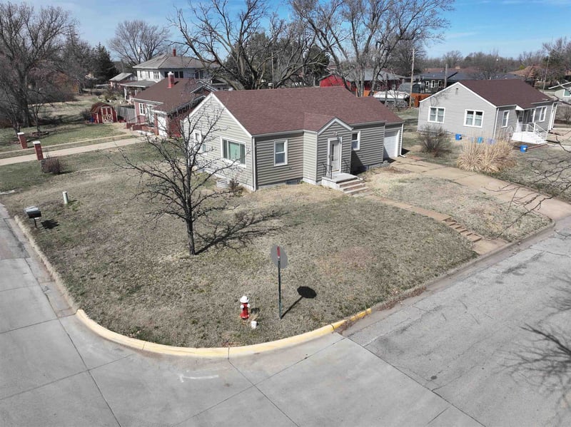 802 Charles St, Ellsworth, KS 67439
