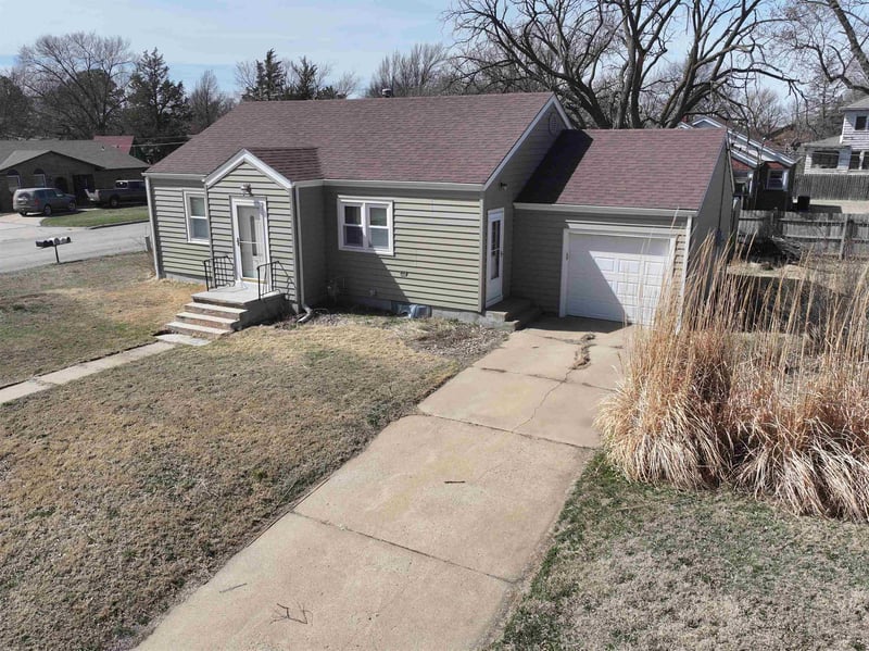 802 Charles St, Ellsworth, KS 67439