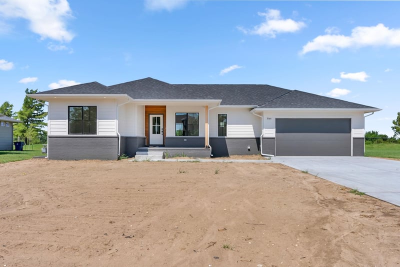 5161 Colonial Ave, Bel Aire, KS 67226