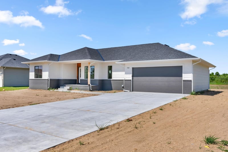 5161 Colonial Ave, Bel Aire, KS 67226