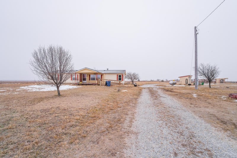 987 W Ray Rd, Conway Springs, KS 67031