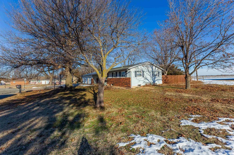 904 N Wheatland Dr, Buhler, KS 67522