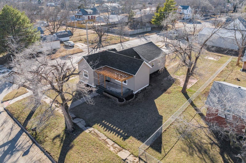 222 S 5th St, Conway Springs, KS 67031