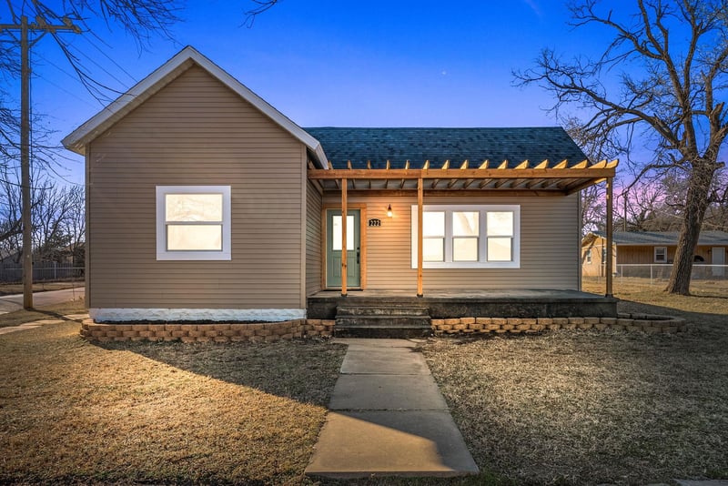 222 S 5th St, Conway Springs, KS 67031