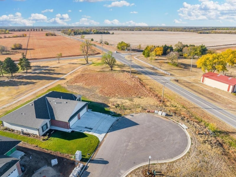 3136 Long Ct, Winfield, KS 67156