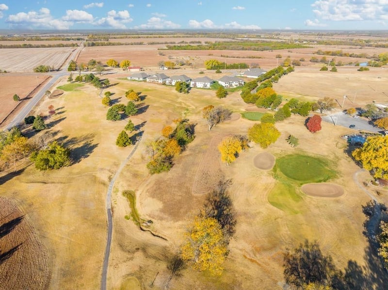 3136 Long Ct, Winfield, KS 67156