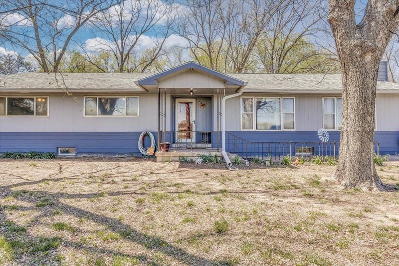 1189 N Oliver, Belle Plaine, KS 67013