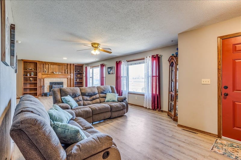 1189 N Oliver, Belle Plaine, KS 67013