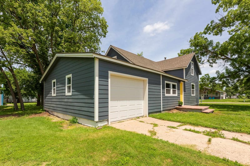 220 E Market, Burrton, KS 67020