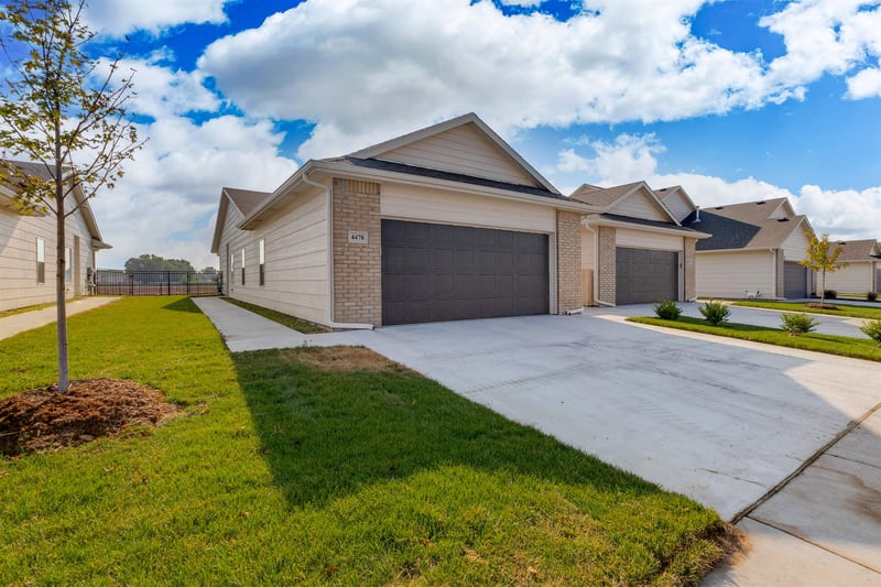 4307-4309 Sandplum St, Wichita, KS 67205