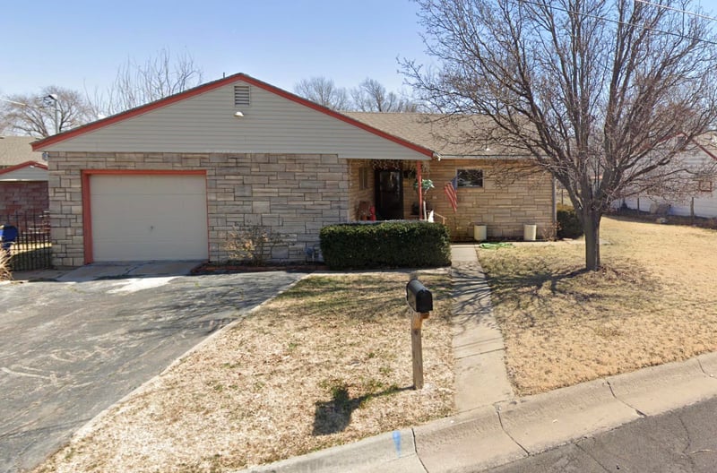430 S 4th St, Colwich, KS 67030