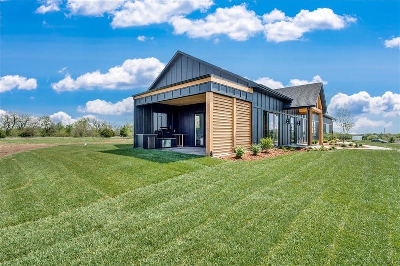2440 E Cedar Hill Ct, Valley Center, KS 67147