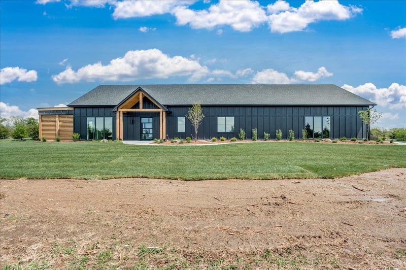 2440 E Cedar Hill Ct, Valley Center, KS 67147