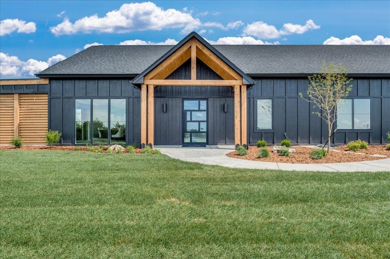 2440 E Cedar Hill Ct, Valley Center, KS 67147