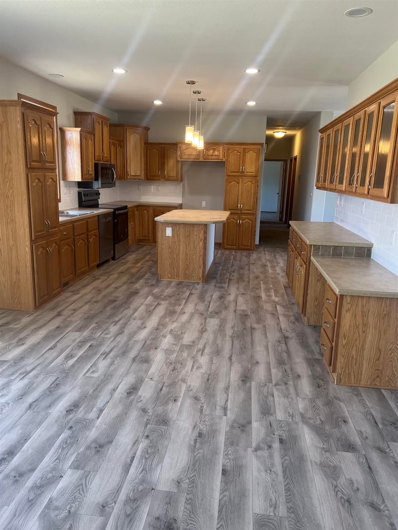 307 W 5th St, Brookville, KS 67425