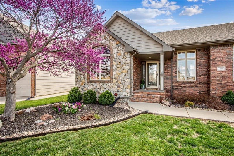 1639 E Bearhill Rd, Park City, KS 67147