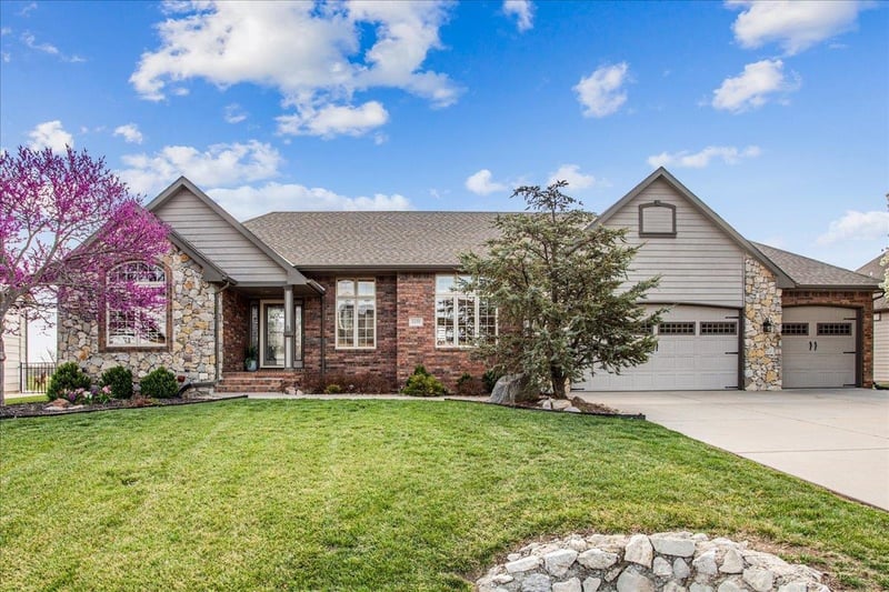 1639 E Bearhill Rd, Park City, KS 67147