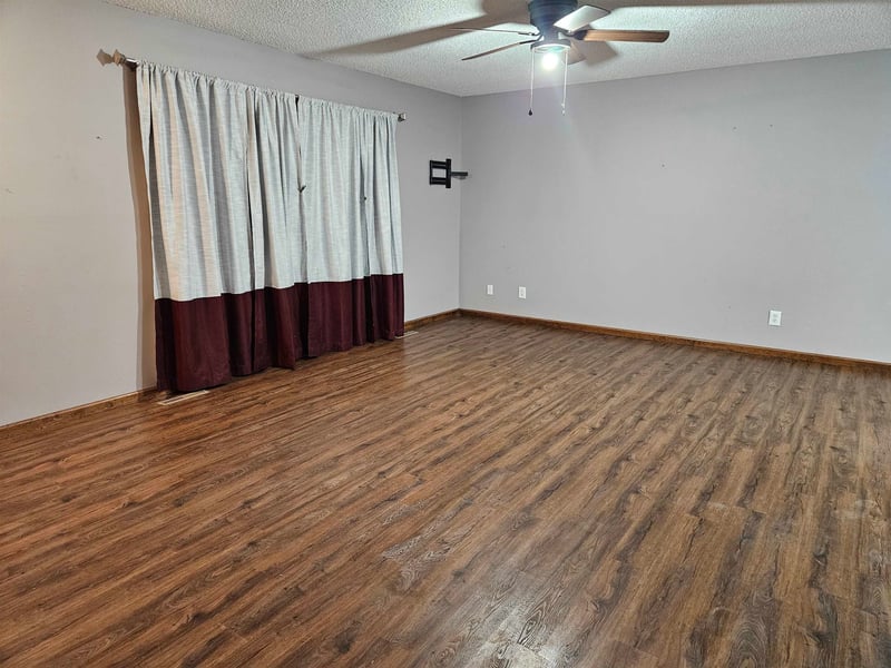 310 N Poplar St, Solomon, KS 67480