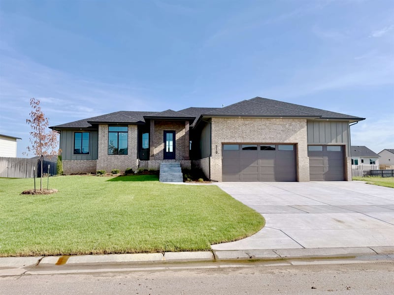 210 S Wellcrest Ct, Wichita, KS 67052