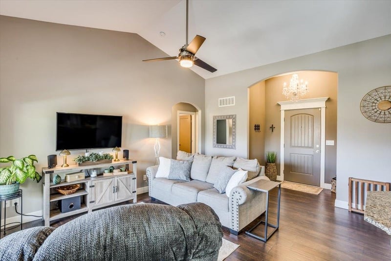 10610 W Greenfield Cir, Wichita, KS 67215