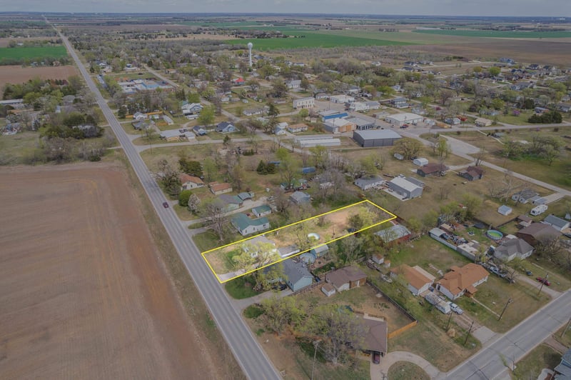 212 S Phelps Ave, Bentley, KS 67016