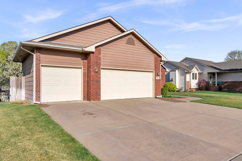 423 Homestead Ct, Colwich, KS 67030